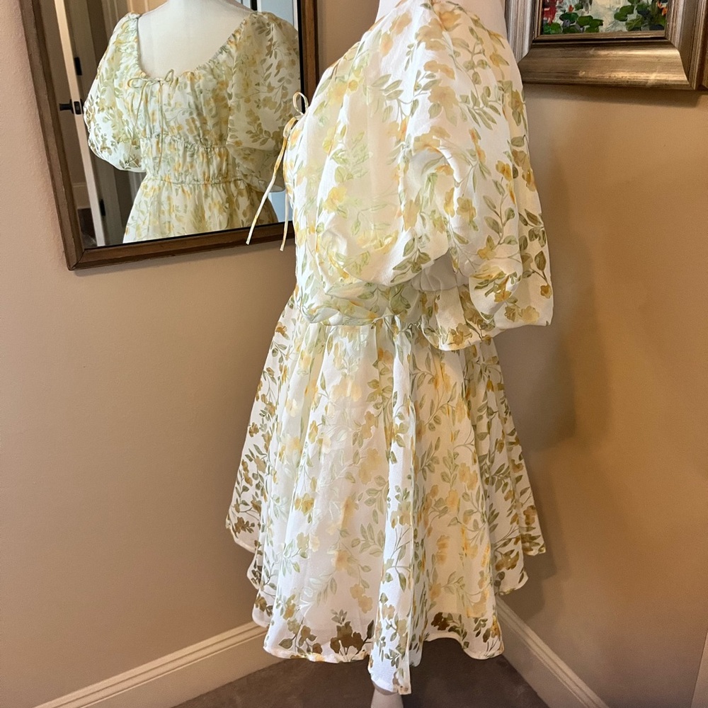 Fun flirty floral dress!